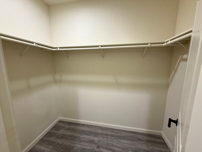 Building Photo - 566 Almaden Walk Loop