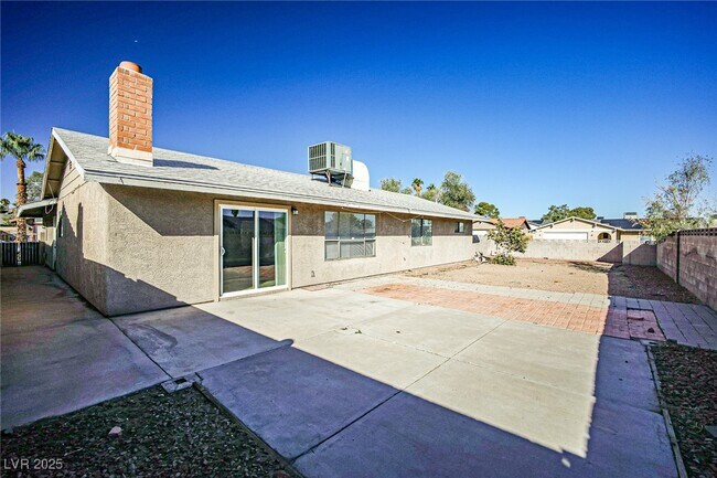 Building Photo - 4652 Troy Pl