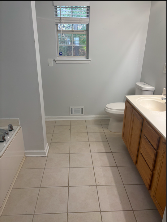 Master Bathroom - 2454 Laurel Cir NW