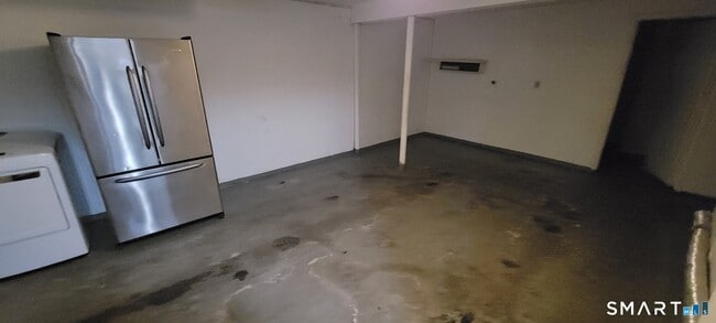 Building Photo - 8 Scuppo Rd