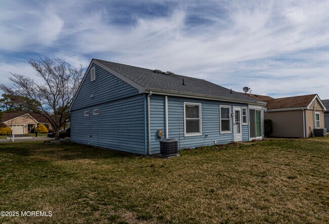 Building Photo - 73 Buckingham Dr N