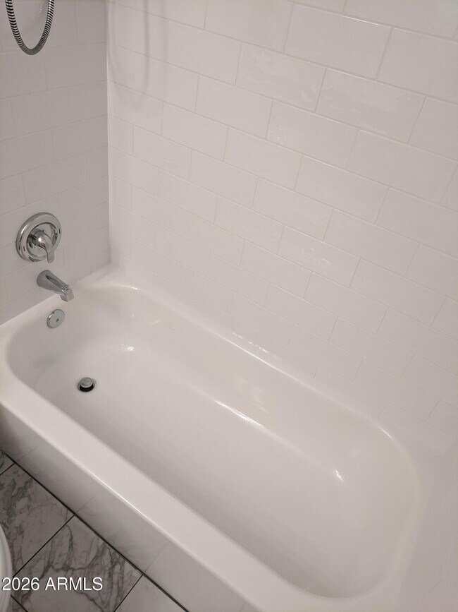 Building Photo - 1321 N Jamaica Way