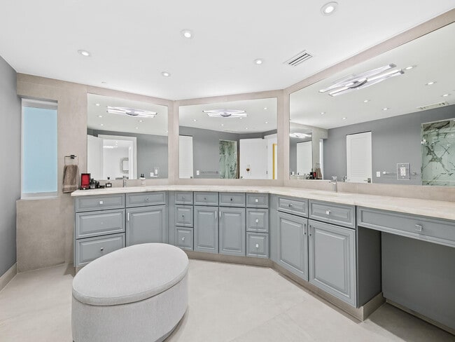 Building Photo - 1050 Seminole Dr