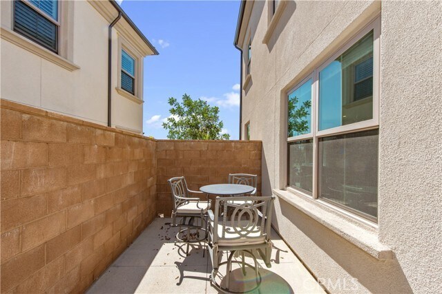 Building Photo - 116 Sunnyside