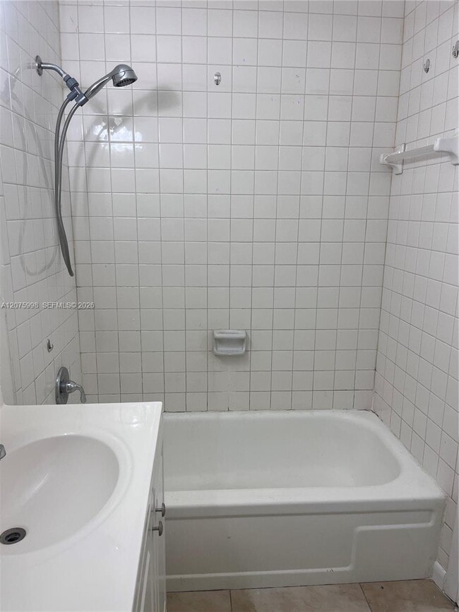 Building Photo - 1115 SW 136th Pl