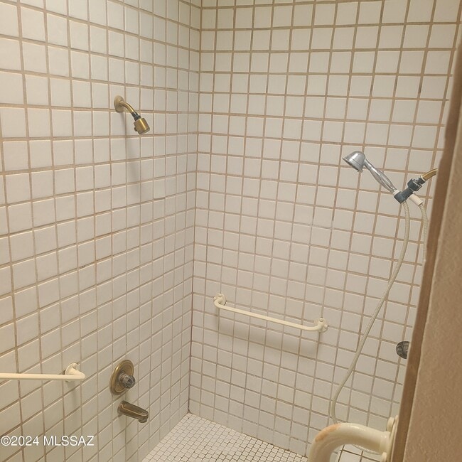 Building Photo - 4962 E South Regency Cir