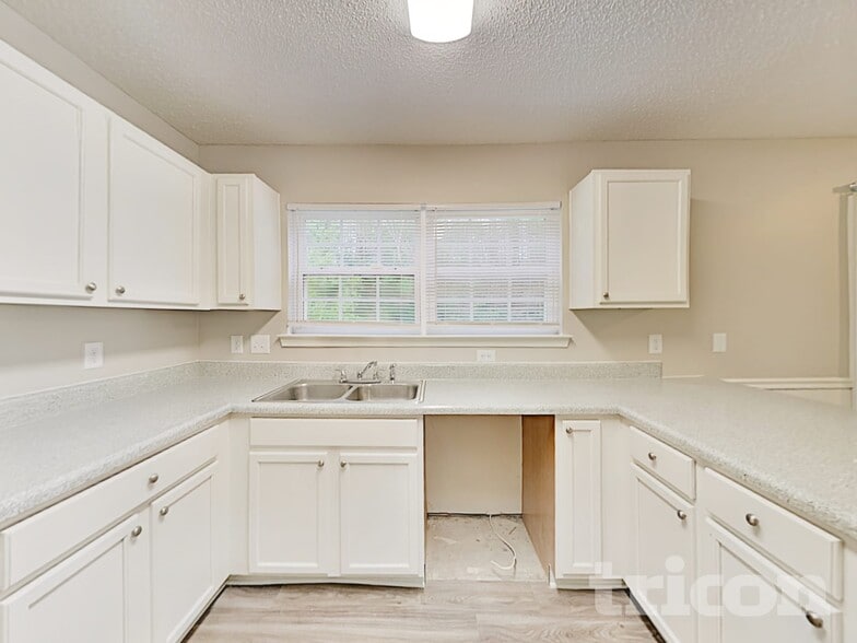 Building Photo - 2019 Waters Trail Dr