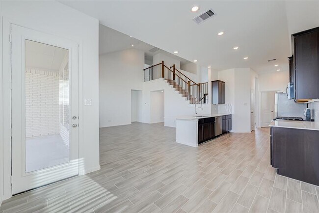 Building Photo - 2223 Rustboro Dr