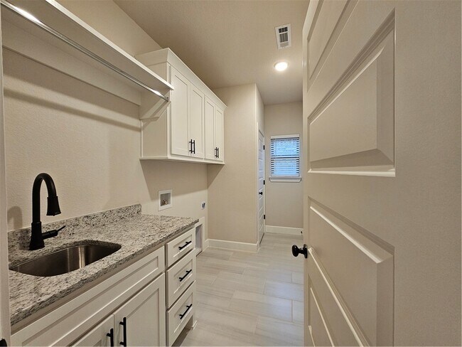 Building Photo - 1450 Sessile Oak Wy