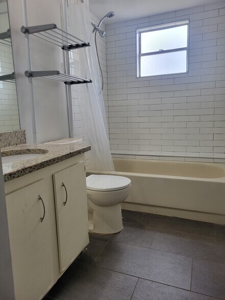 Building Photo - 2108 Shirewood Ct