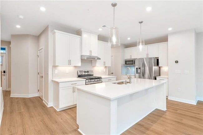 Building Photo - 555 Thatch Ter