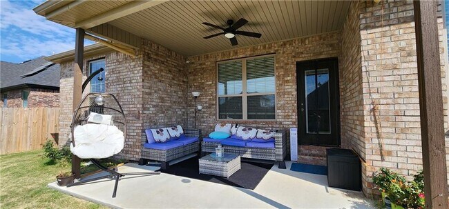 Building Photo - 1001 W Ashmore Landing Loop