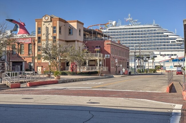 Building Photo - 2206 The Strand