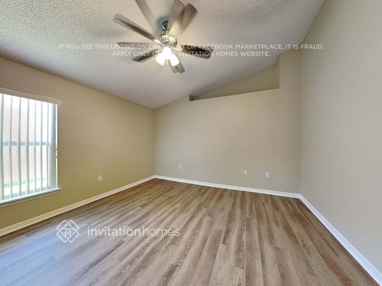 Building Photo - 1128 White Oak Cir