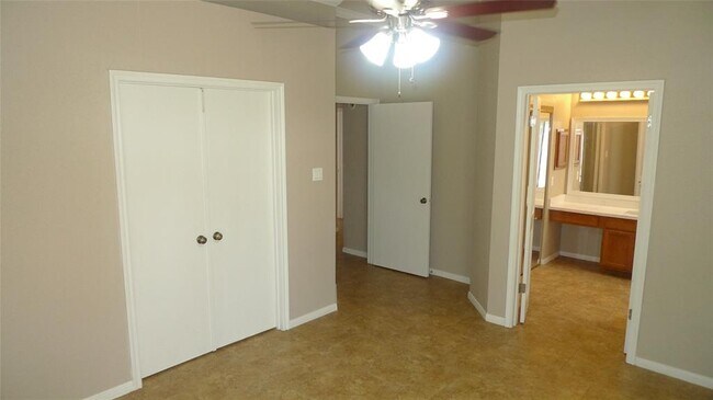 Building Photo - 7772 Park Falls Dr