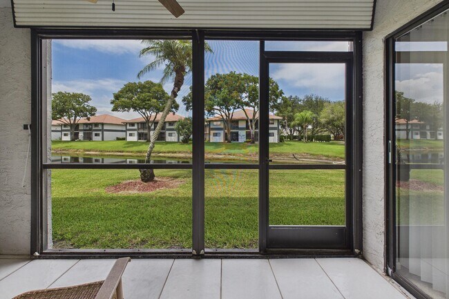 Building Photo - 15451 Pembridge Dr