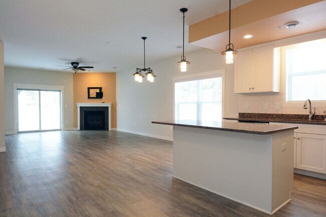 Building Photo - Beautiful 3 BD / 2.25 BA townhome in Rosemount!