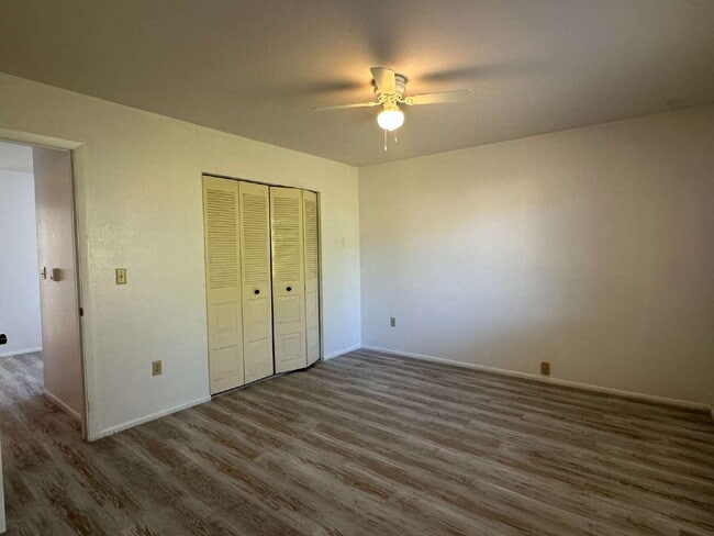 Building Photo - Nice 2/2/1 with office/den