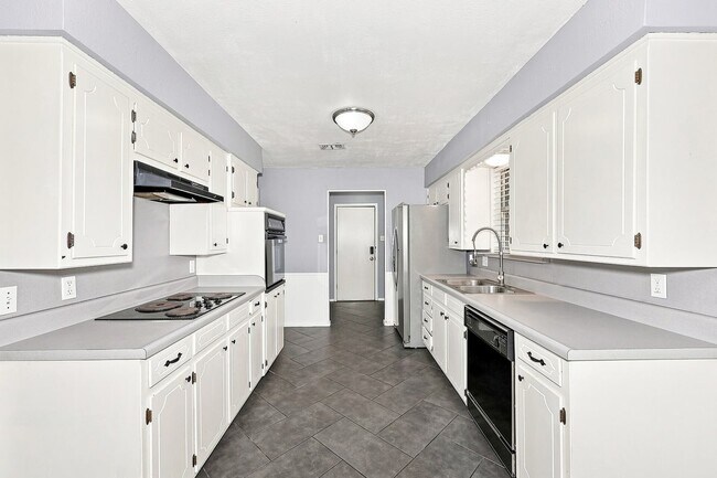 Building Photo - 3204 Denbury Dr