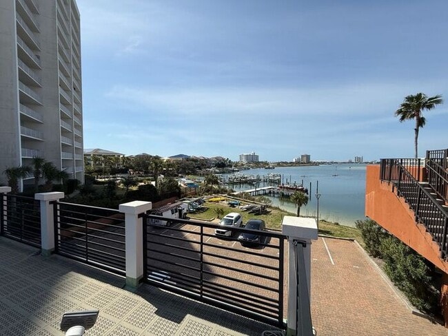 Building Photo - Pensacola Beach - 3 bedroom, 4 bathroom - 2nd and 3rd floor balconies with water view