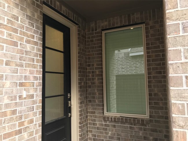 Building Photo - 28813 Bobcat Run Dr