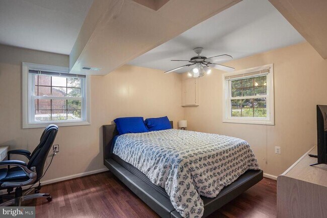 Building Photo - 7039 Calamo St