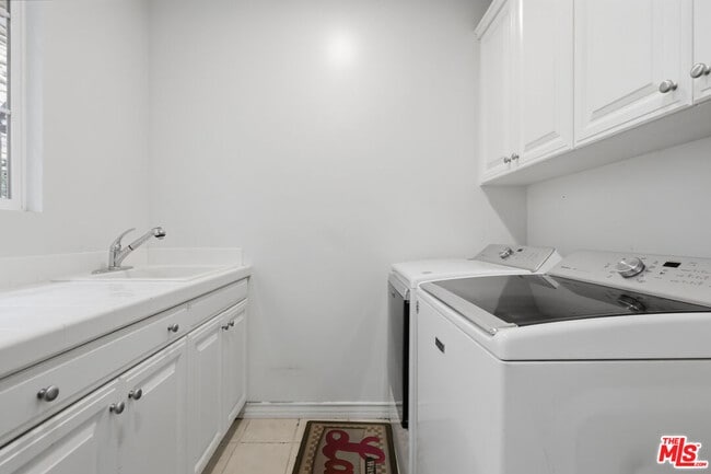 Building Photo - 9651 Sagebrush Ave