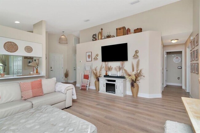 Building Photo - 5352 Cotee River Dr