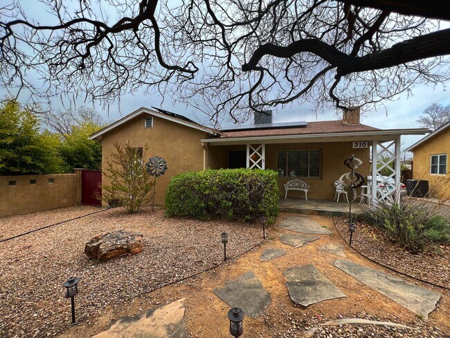 Primary Photo - 310 Aliso Dr SE