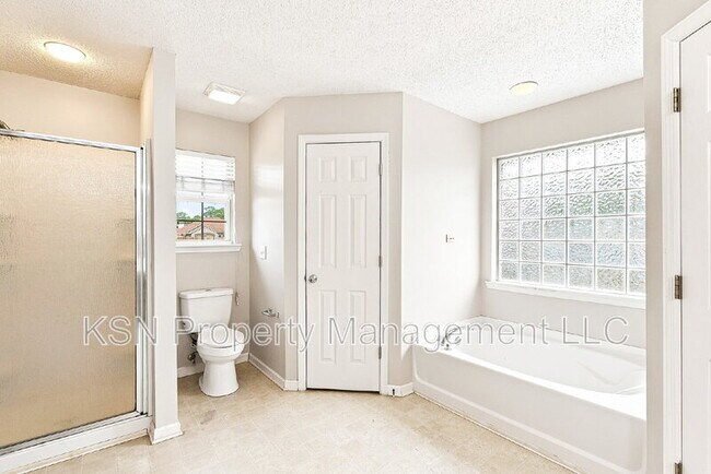 Building Photo - 17 Arbor Ridge Way