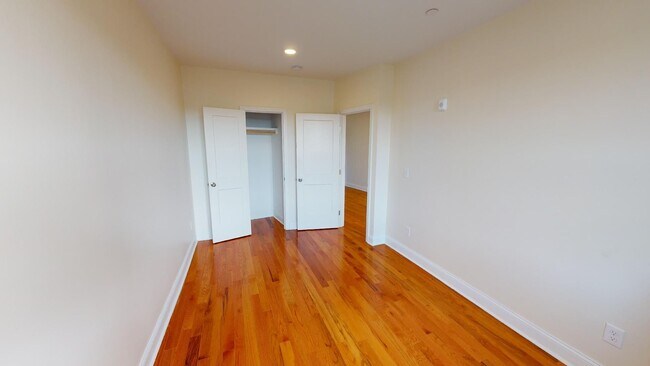 Building Photo - 123 Sutherland Rd