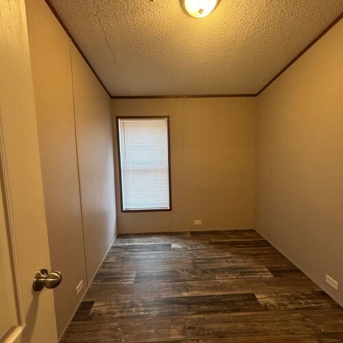 Building Photo - 400 Sparrow Dr