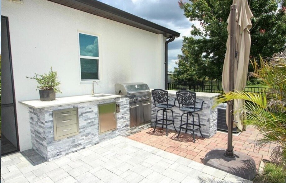 Building Photo - 1705 Amsel Fls Pk Ter