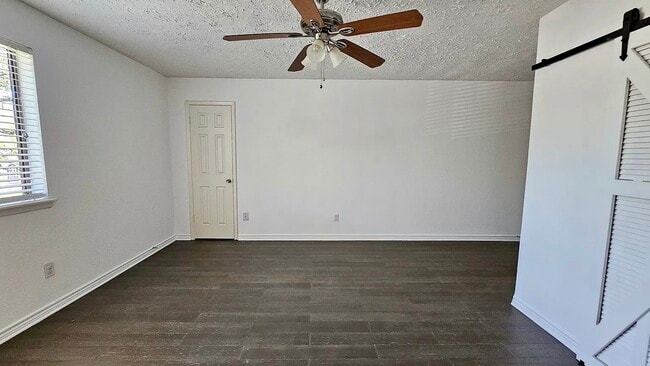 Building Photo - 6436 Kentwick Dr