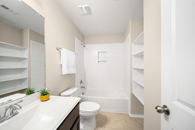 Building Photo - 23626 Legano Dr