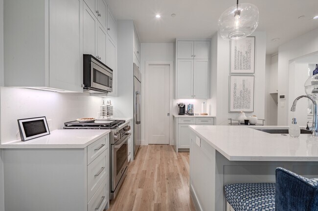 Building Photo - Open Concept custom build by Hudson Co in Highland Park!