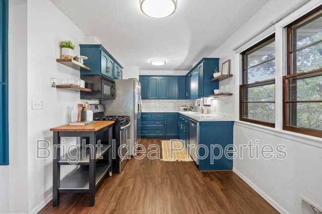 Building Photo - 1721 Sheridan Ave W