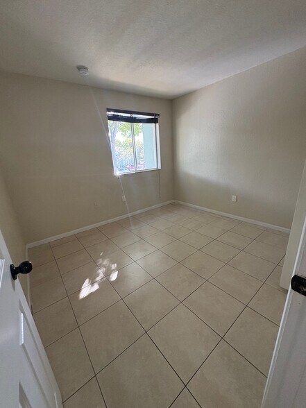 Building Photo - 2819 SE 15th Rd