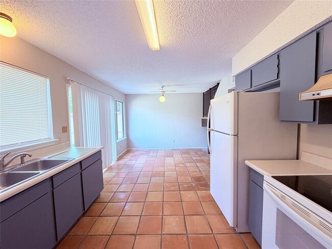 Building Photo - 9611 Blue Creek Ln