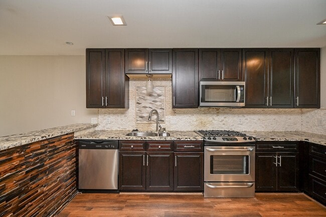 Building Photo - 414 Fox Briar Ln