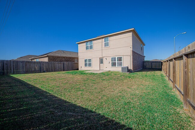 Building Photo - 10814 Spring Brook Pass Dr