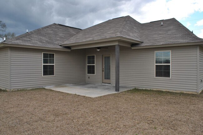 Building Photo - CHOUDRANT brick home