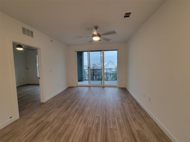 Building Photo - 4801 Springdale Rd