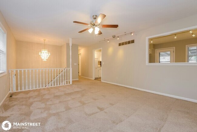 Building Photo - 1437 S Tomahawk Dr, Olathe, KS 66062