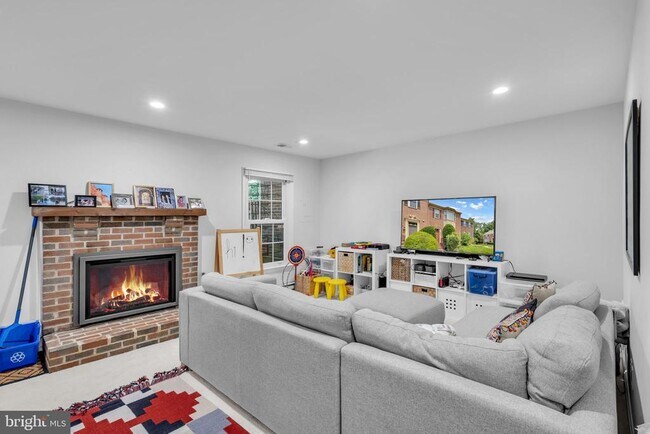 Building Photo - 6861 Williamsburg Pond Ct
