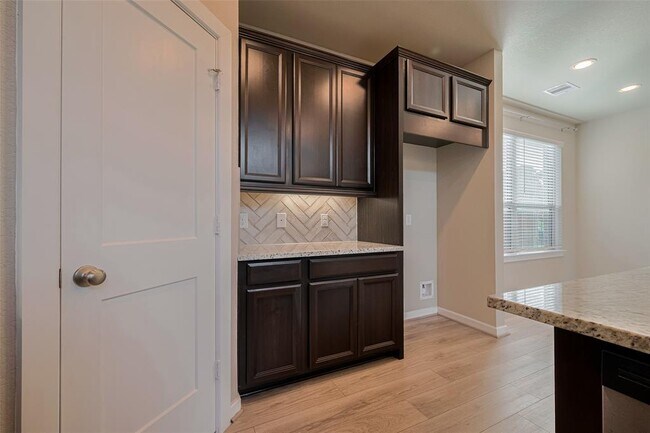Building Photo - 7809 Axis Rdg Dr