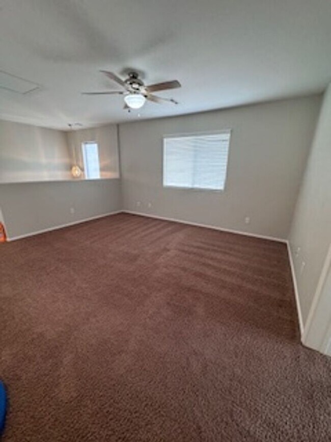 Building Photo - 3Bed/2.5Bath/2Car Residence located in North Las Vegas gated community!