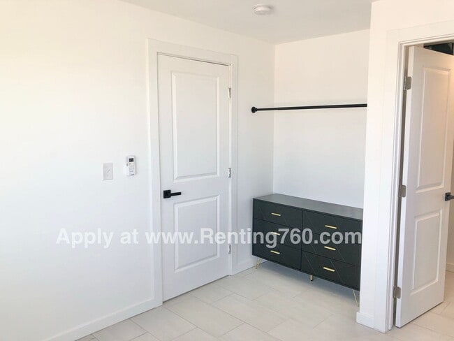 Building Photo - Modern & Updated 1 Bed Home!!!