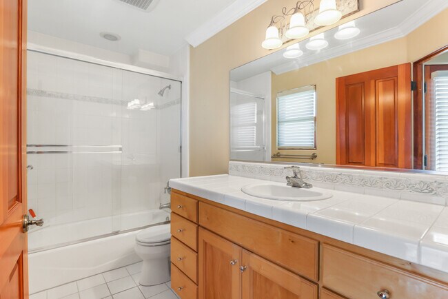 Building Photo - 209 Crest Dr