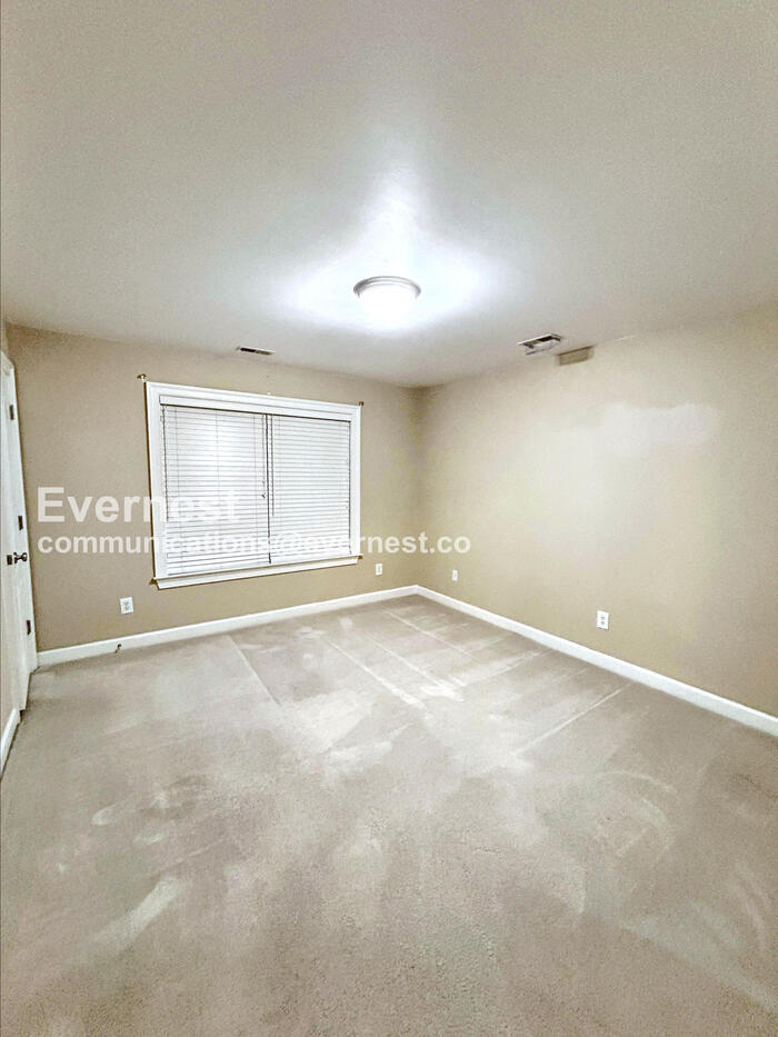 Building Photo - 3204 Eagles Watch